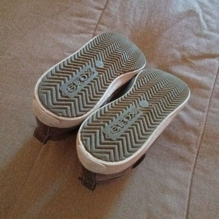 Sapatilha castanha/dourada Geox