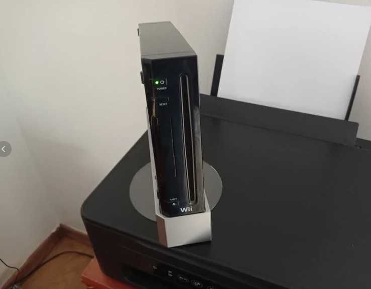 Nintendo Wii Preta + Caixa + Jogo + 2 Comandos + Acessórios