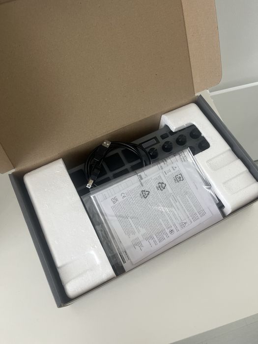 AKAI MPKmini special edition grey