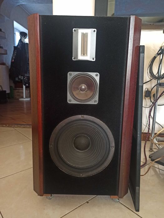 Акустичні колонки класу Hi End Quadral Wotan.