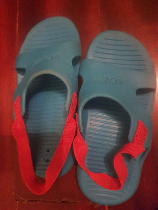 Chinelos piscina fato banho