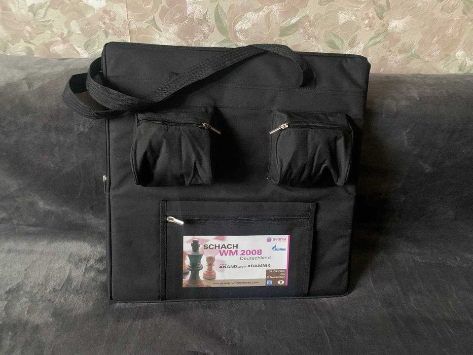Шахматы с автографами чемпионов | Шахи з сумкой | chess