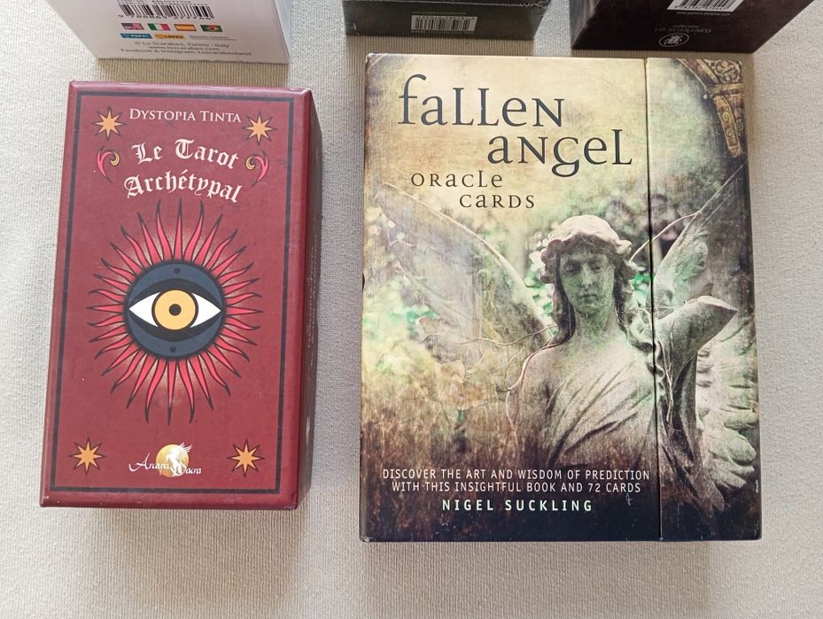 Tarots e oráculos novos -ler descrição -