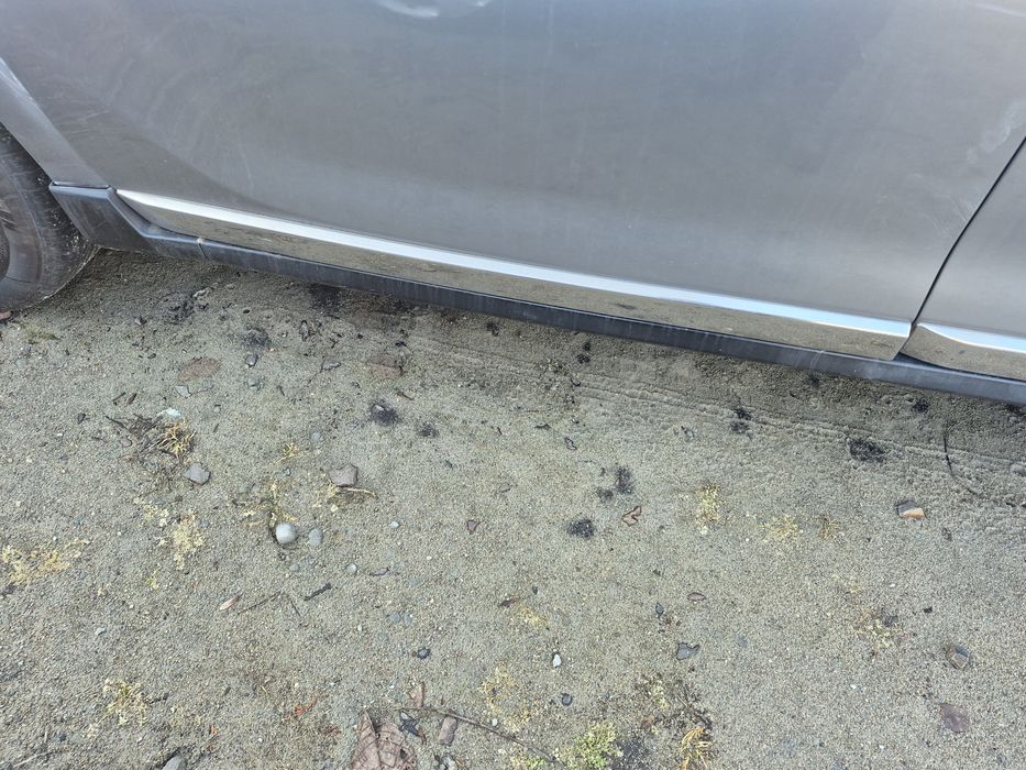 Listwa drzwi peugeot 2008 przednia lewa strona  chrom