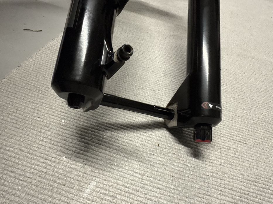 Suspenção Rockshhox ZEB ultimate charger 3.1 RC2 170mm 29”