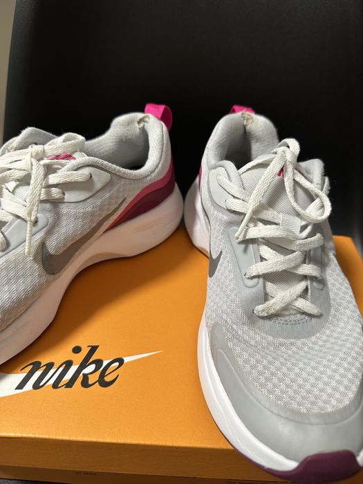 Кроссовки Nike беговые женские