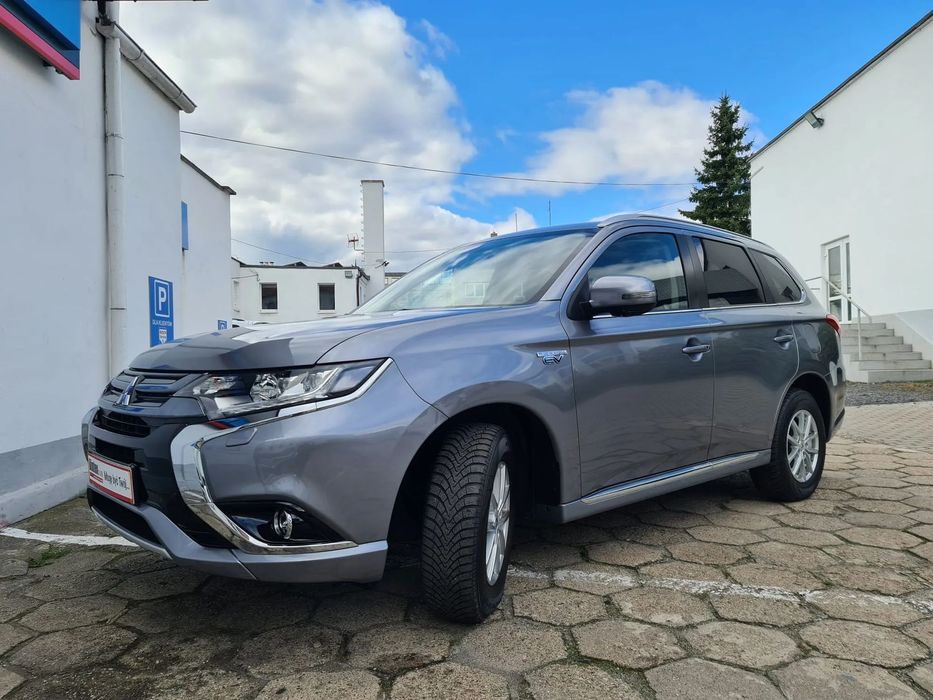 Mitsubishi Outlander PHEV • 2.0 4WD • Plug-In Hybrid • 2016 • Niski przebieg •