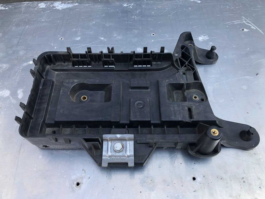 1 КО 915 333 підставка під акамулятор VW AG PASSAT SEAT SKODA