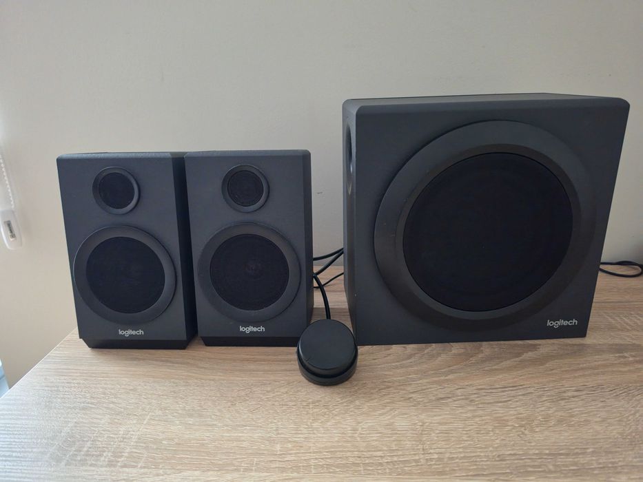 Logitech Z333 2.1 z subwooferem.