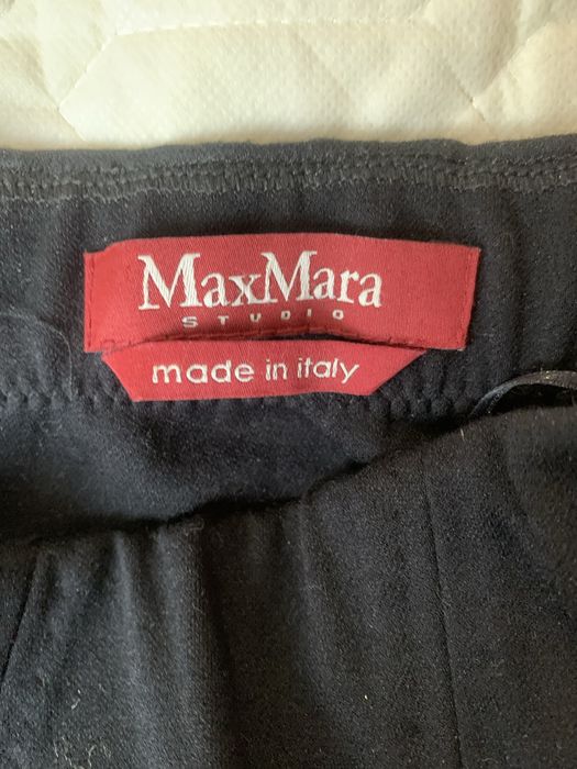 Чорна спідниця міді від бренду Max Mara studio, ромір S