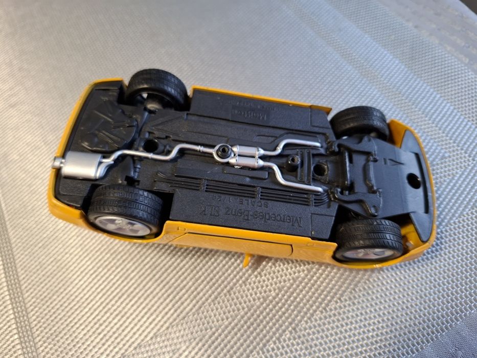 Maisto mercedes benz slk skala 1:24