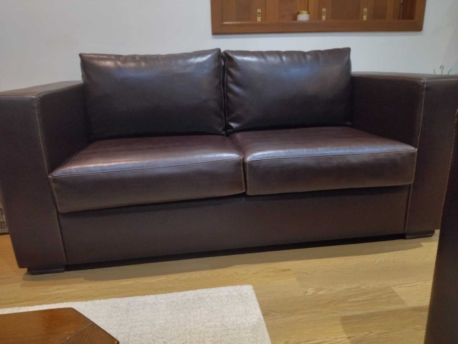 Sofá em pele sintética