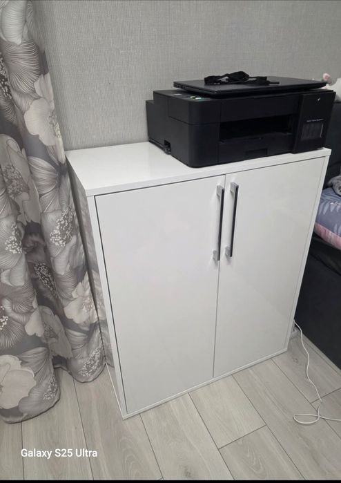 Sprzedam szafkę/ komodę białą na wysoki połysk