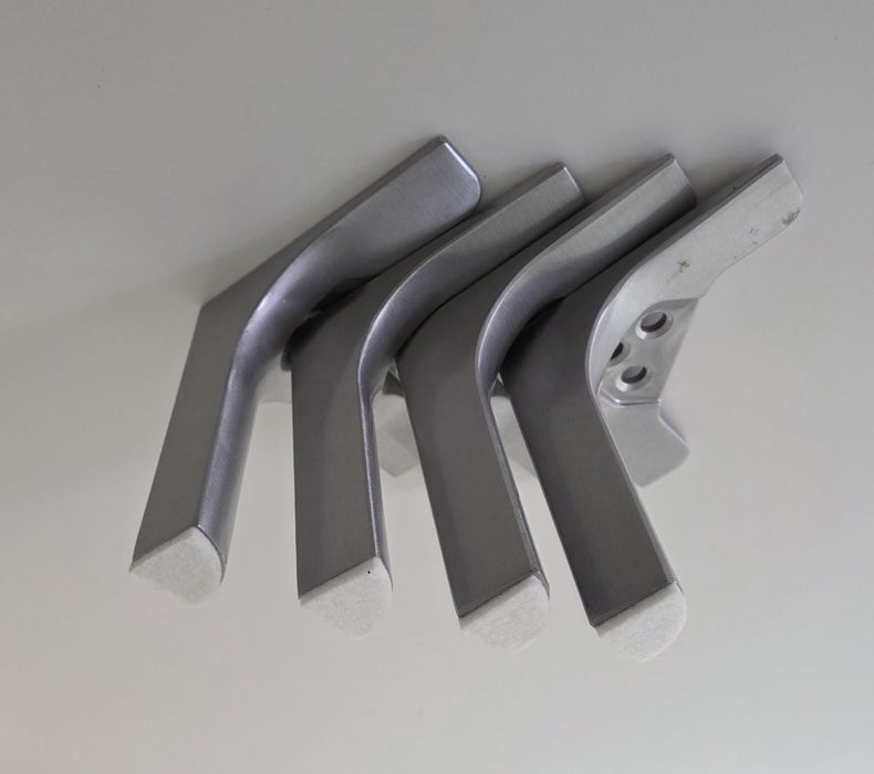 4 Pes de metal para móvel / aparador. Elegantes Ikea