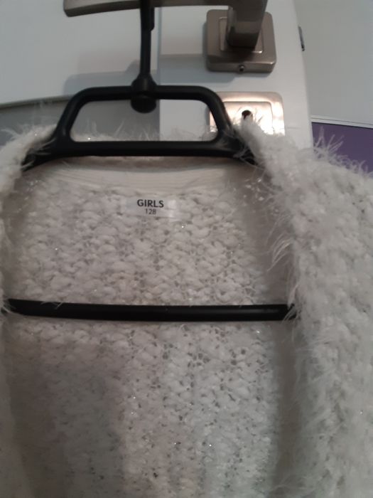 Sweterek dziewczęcy