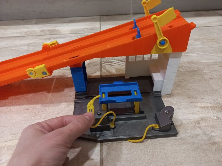 Трек Hot Wheels "Гонка на даху"