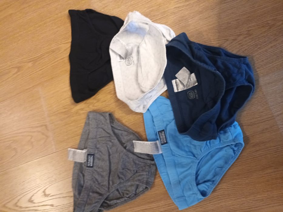 Sprzedam komplet majtek 5 sztuk Smyk (134-140)