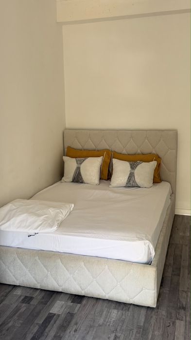 Cama de casal com cabeceira