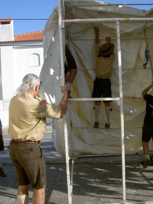Tenda com armação metalica e cobertura impremiavel