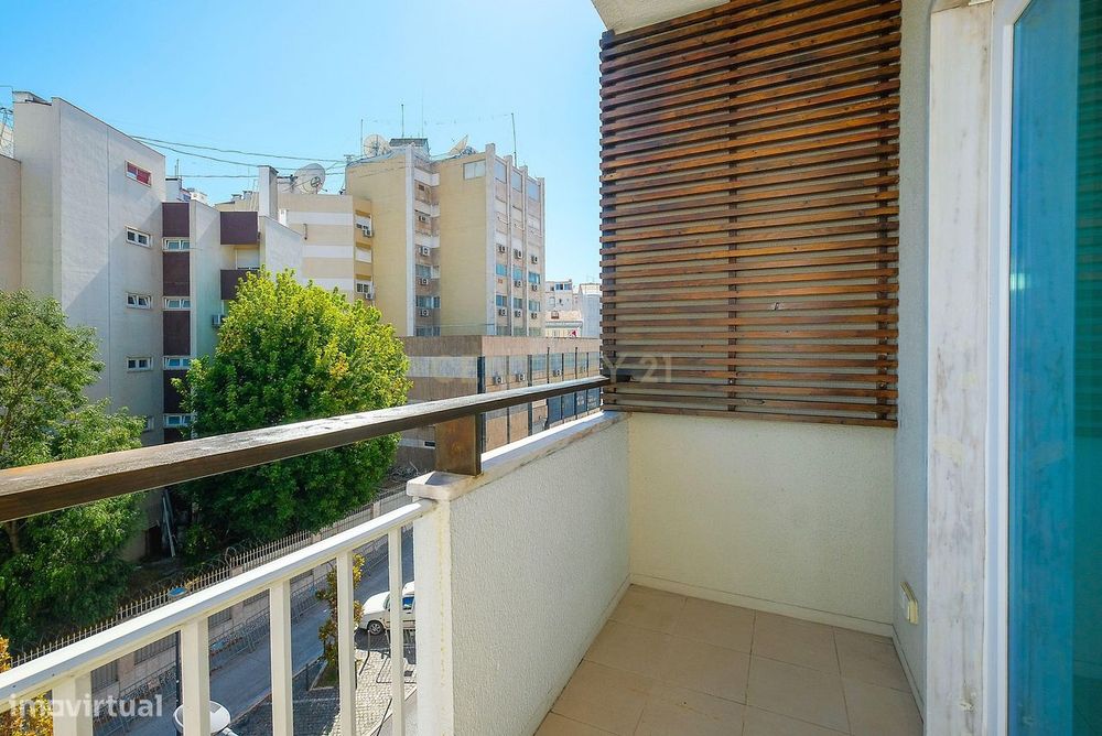 Arrendamento T1 Mobilado com Garagem, duas Varandas na Rua Visconde de