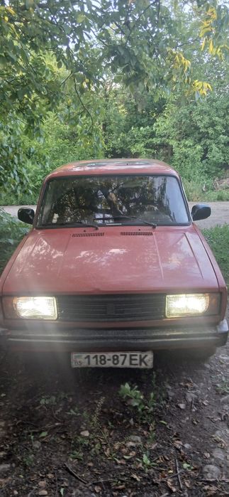 Машина ваз 2105.