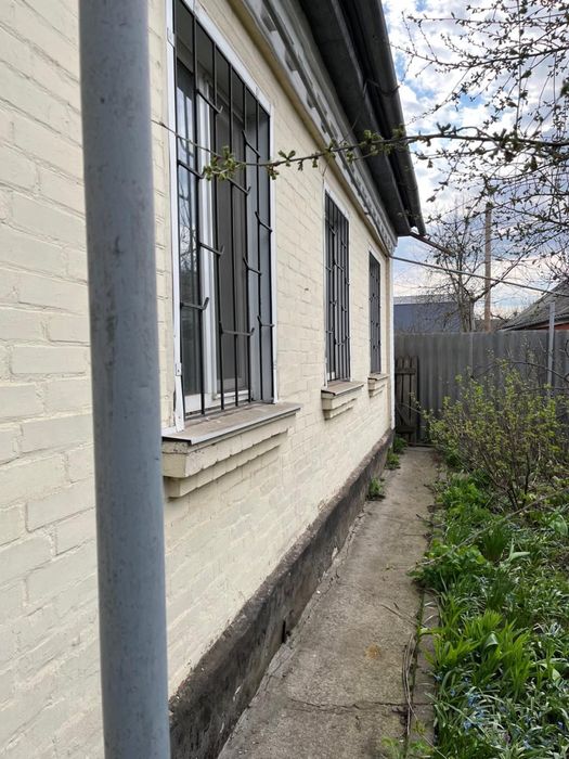 Продам 1/2 окремий двір , 25 школа !