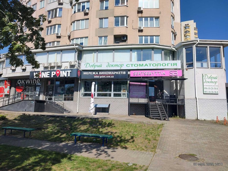 Магазин Киев 485квм метро Левобережная, Шептицкого 10 Супер Фасад