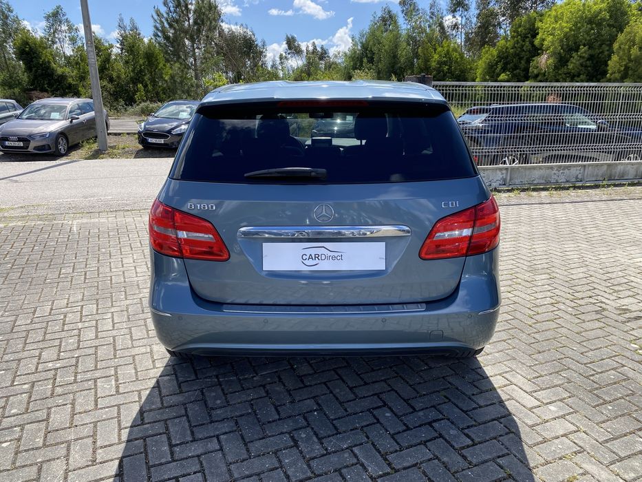 Mercedes-Benz B180d - 112 mil kms