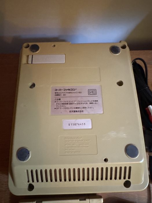 Konsola Nintendo Super Famicom / Super Nintendo SNES z okablowaniem