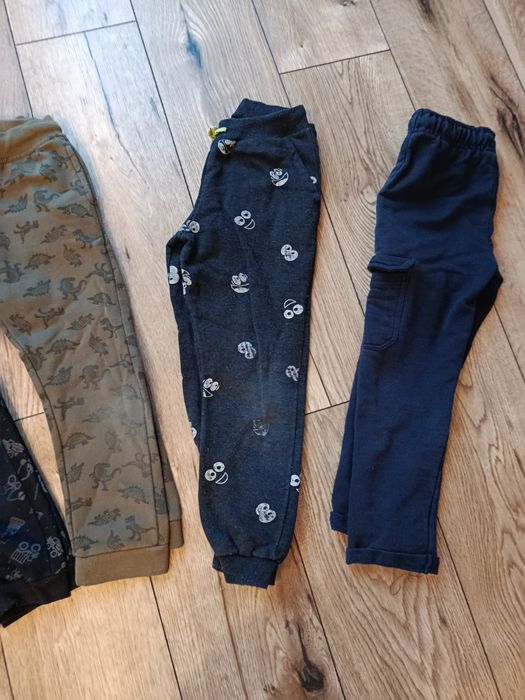 Spodnie dresowe r. 110 paka dla chłopca