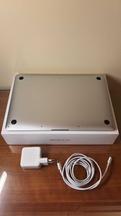 MacBook Air 13” M1 8GB 256GB | Teclado Layout Alemão