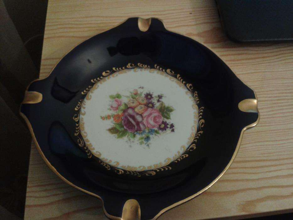 Guarda joias moldura e prato