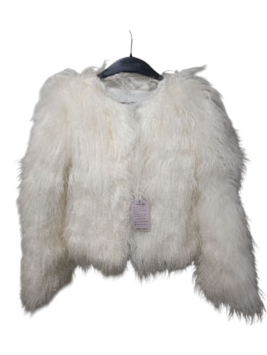 Новая. В груди 98см. Шуба из натуральной ламы. Полушубок