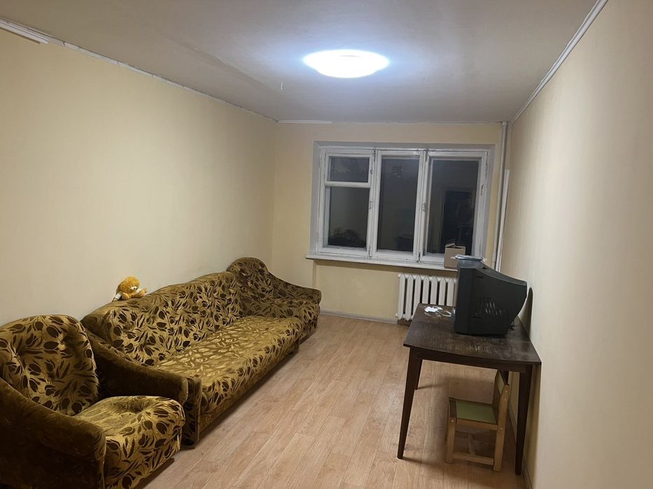 Сдам срочно 2 комнатную квартиру.