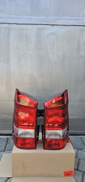 Задні фонарі,Фари передні на Mercedes  Vito 447
