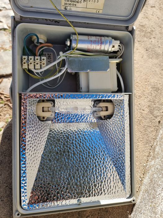 Holofote IP65 (IMPECÁVEL)