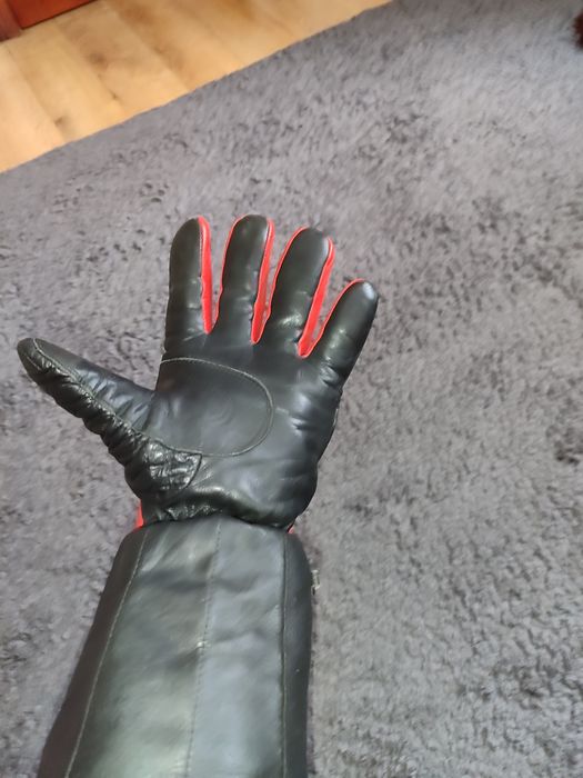 Вінтажні шкіряні теплі чорно-червоні мотоциклетні рукавички краги.