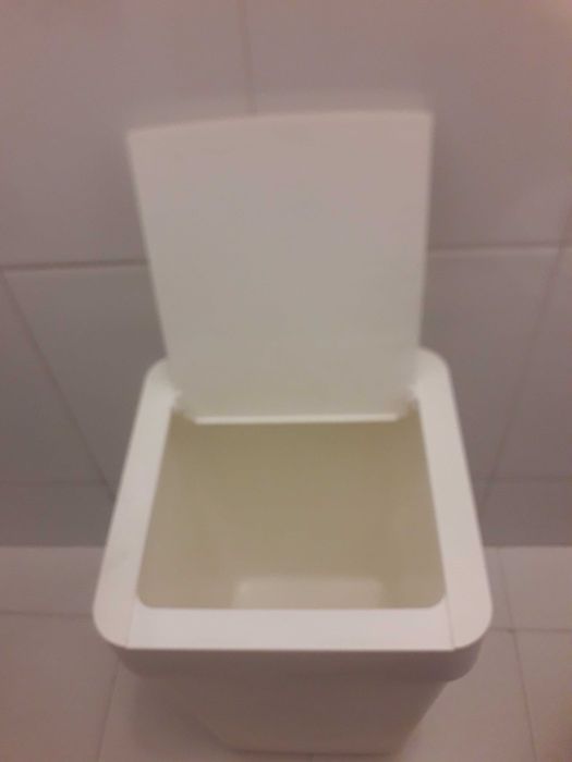 Cesto de roupa suja de plástico IKEA