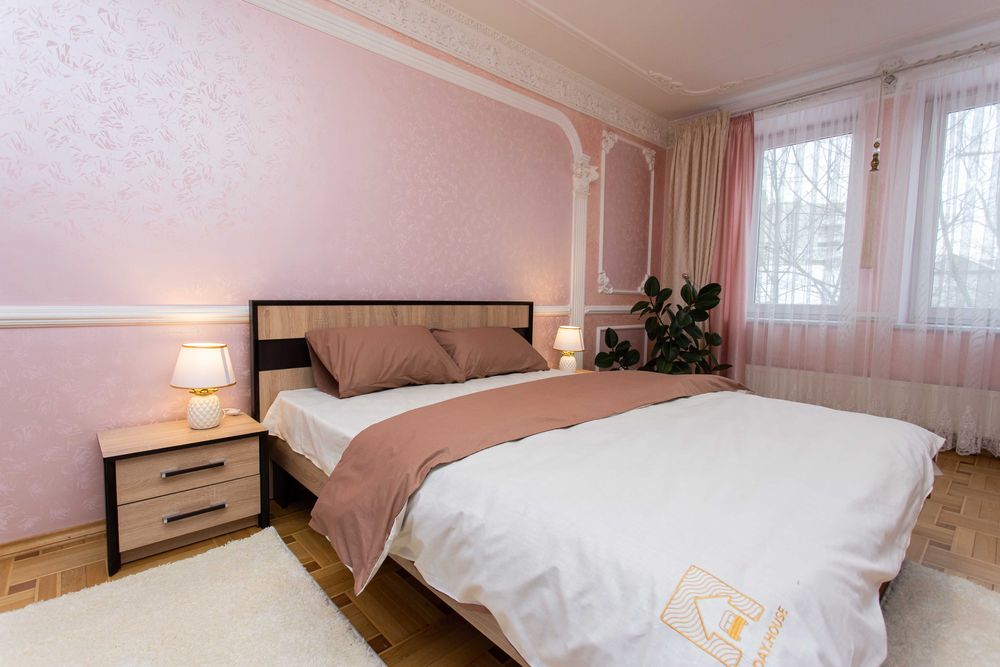 Центр. Вул. Липова. З кімнати. Звітні документи. Квартира подобово