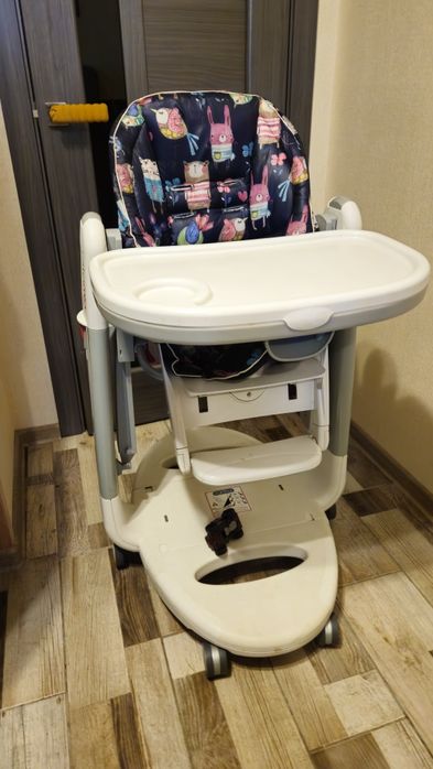 Продам б/в дитячий стільчик для годування Tatamia