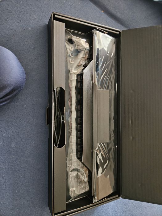 Roccat Vulcan  121 Aimo  Titan Switch Linear
