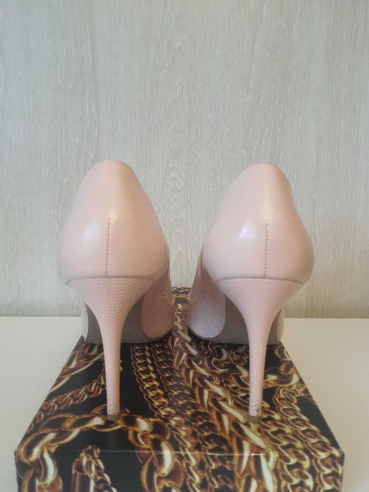 Жіночі шкіряні рожеві туфлі з відкритим носочком на підборах, 39-40р