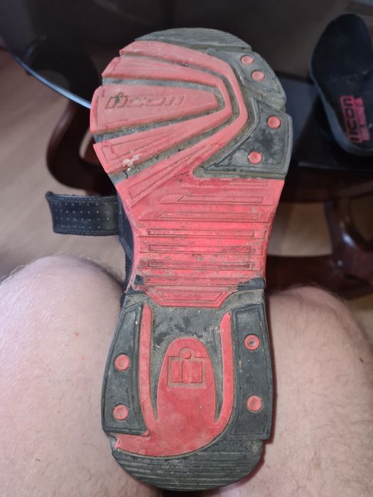 Продам мотоботы Icon