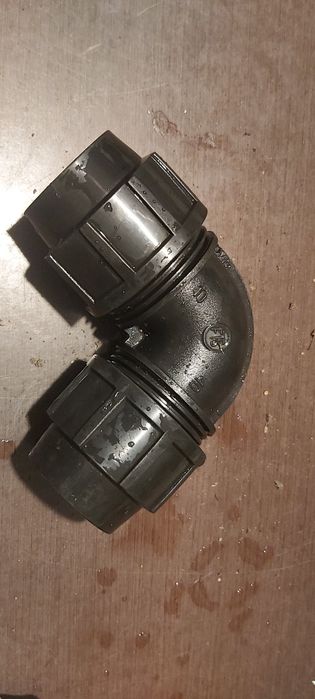 Kolano skręcane do rur PE 45mm < 90°