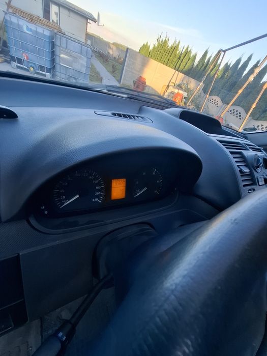 Mercedes- Benz Vito
