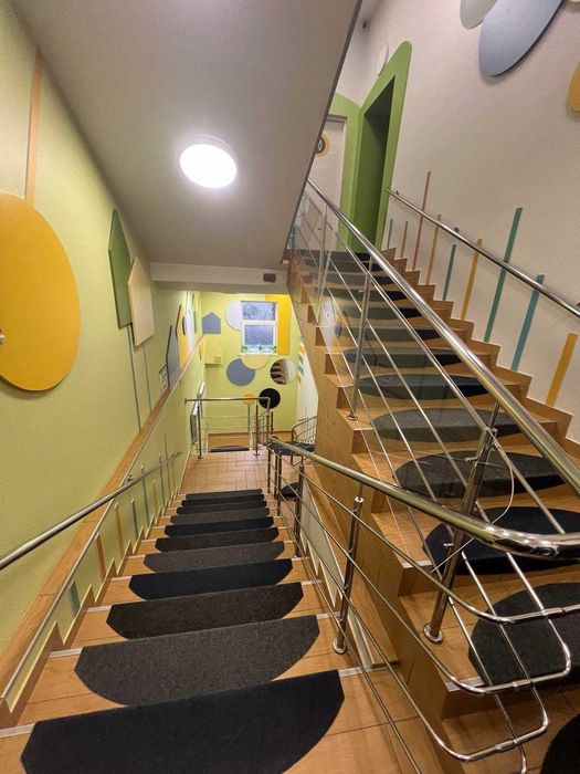 Сдам окрему будівлю з закриою теріторією. Шевченківський р-н