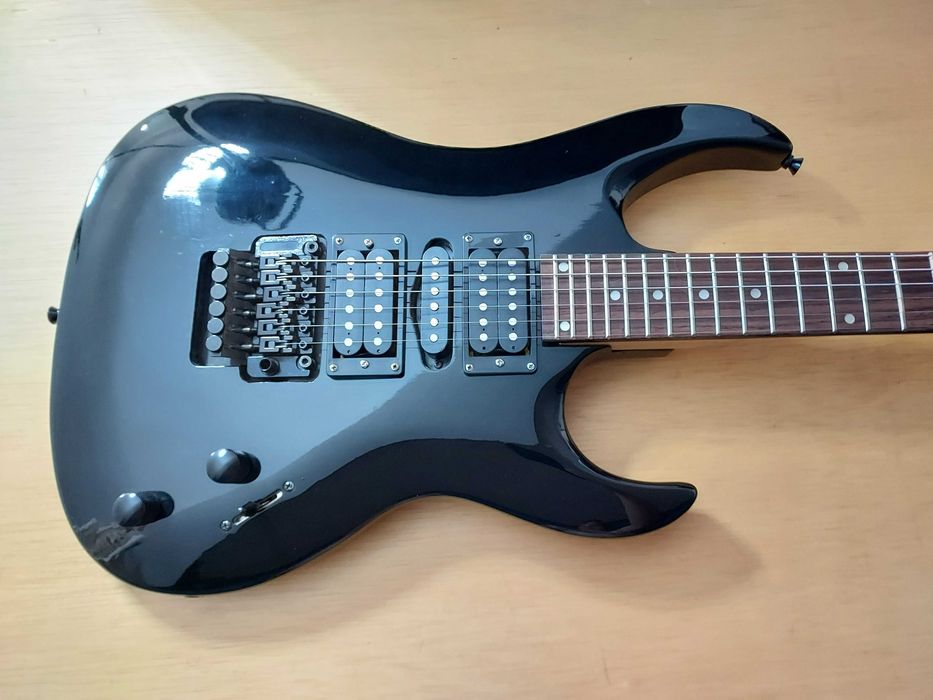 Guitarra eletrica tipo Jackson/Ibanez com Floyd Rose