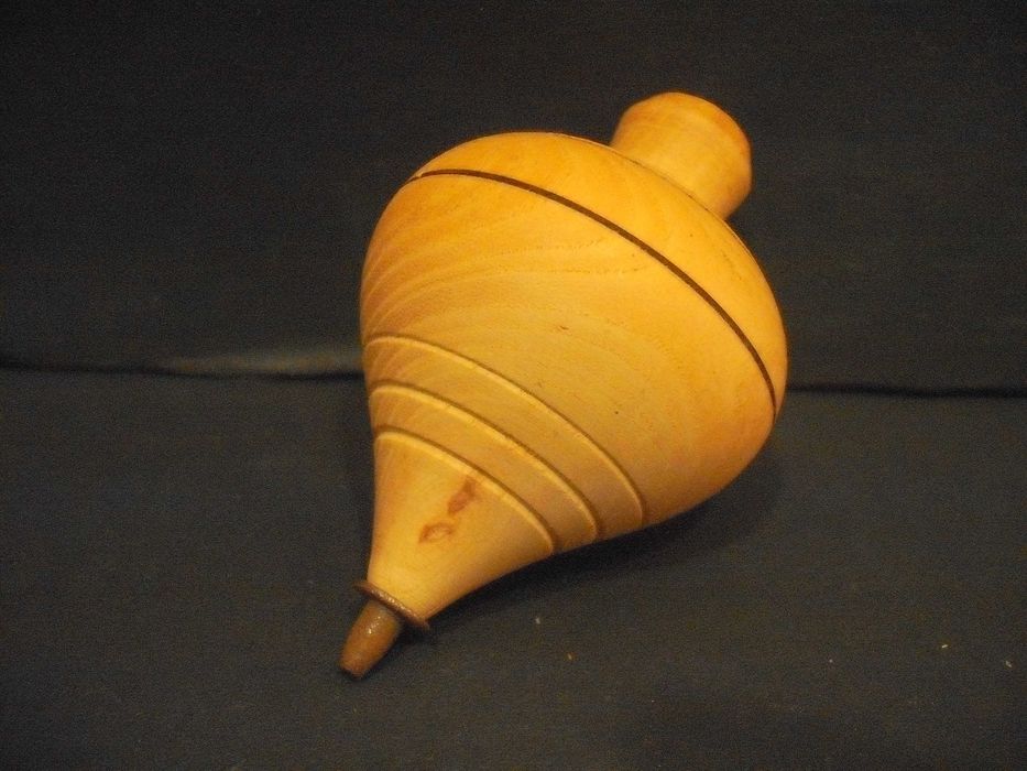 Pião antigo em madeira - brincado - anos 50/60