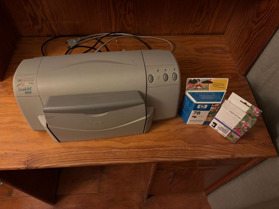 Impressora HP DeskJet 930C + Tinteiros