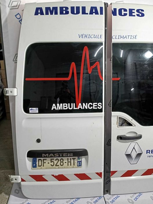 Двері Скло Renault Master рено мастер опель мовано movano Nissan NV400